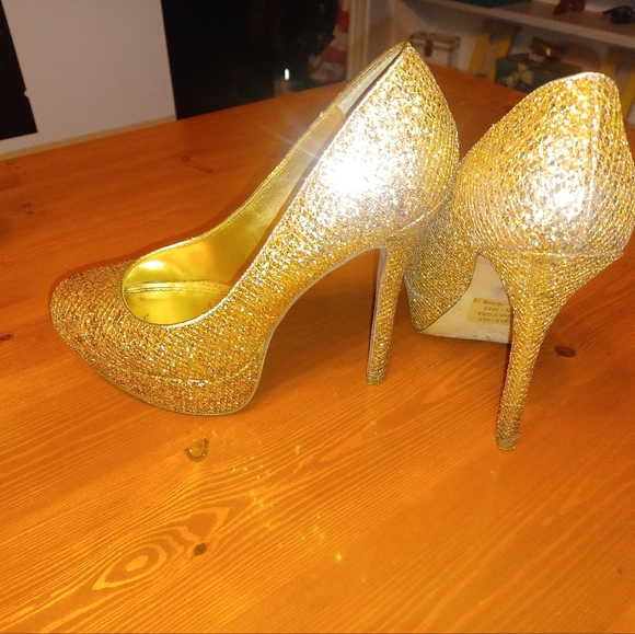 Gold Heels - Picture 3 of 3